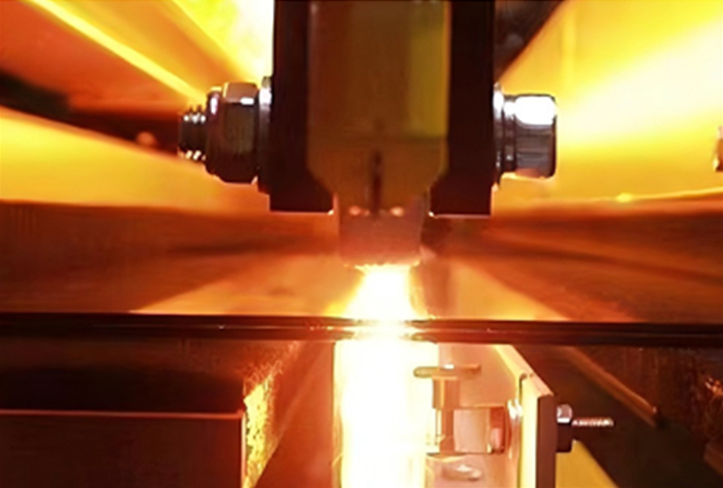 Reflector for glass bending lamp