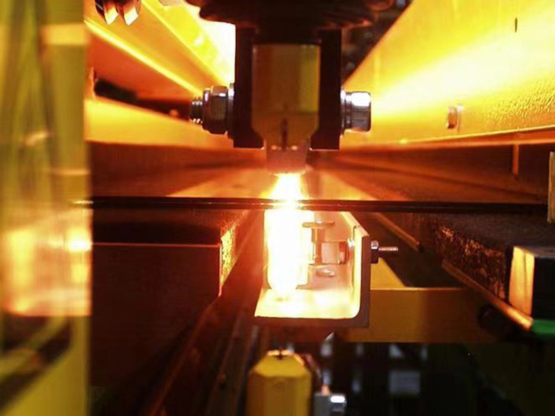 Thermal stress glass cutting